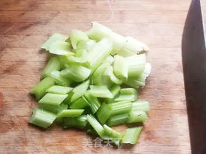 Make Celery cutter with peanuts step 3