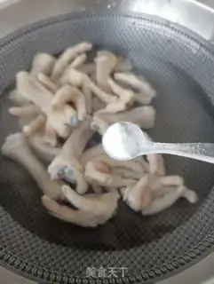 Make Chicken claws with red oil step 13