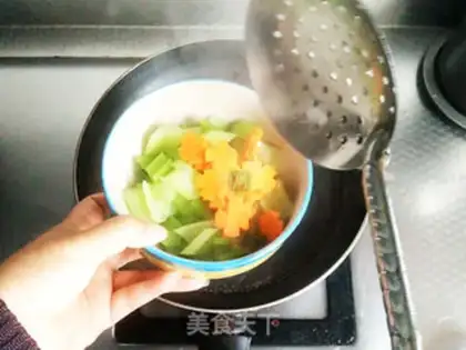 Make Celery cutter with peanuts step 5