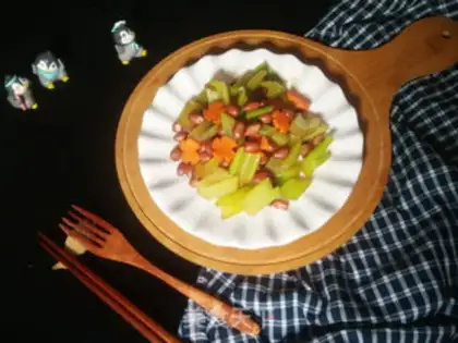 Make Celery cutter with peanuts step 7