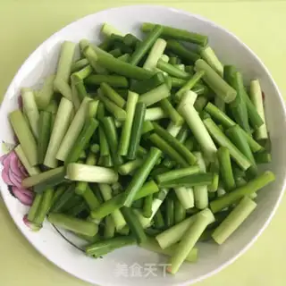Make Meatloaf and garlic step 0