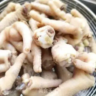 Make Chicken claws with red oil step 17
