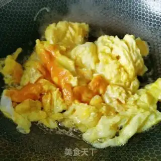 Make cucumber fried eggs step 5