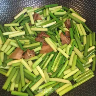 Make Meatloaf and garlic step 3