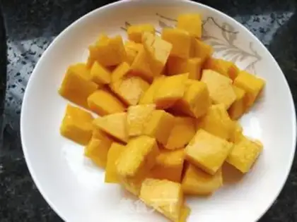 Make Mango milkshake step 2