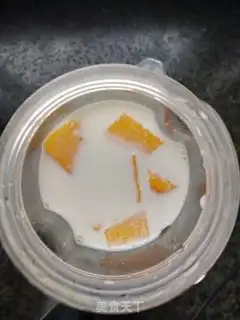 Make Mango milkshake step 3