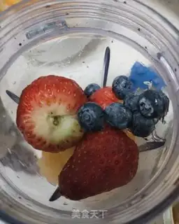 Make Fruit shakes step 2