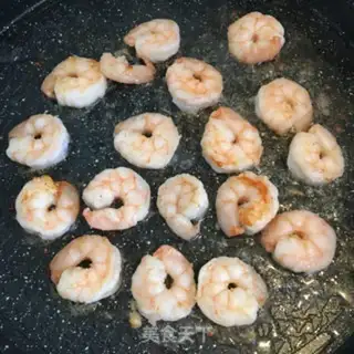 Make Shrimp fried eggs step 4