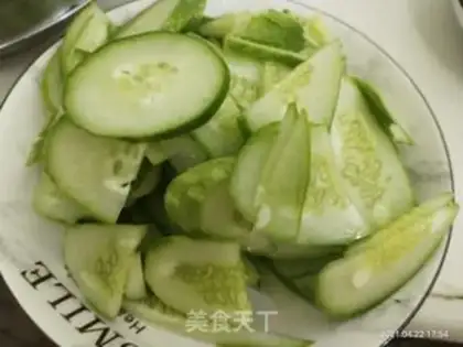 Make cucumber fried eggs step 0