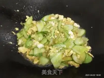 Make cucumber fried eggs step 6