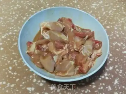 Make Chicken-legged mushroom potato rice step 1