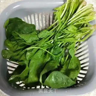 Make Three and a spinach soup step 1