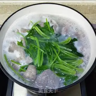 Make Three and a spinach soup step 6