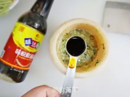 Make Henan garlic for noodles step 7
