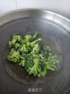 Make Pork pea broccoli salad step 6