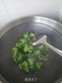 Make Pork pea broccoli salad step 7