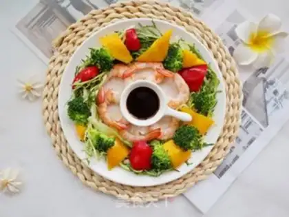 Make Circumcular shrimp vegetable salad step 0