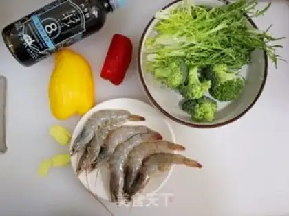 Make Circumcular shrimp vegetable salad step 1