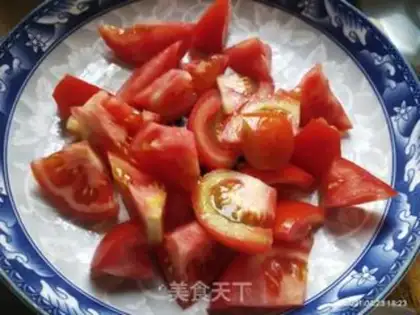 Make Tomato fried eggs step 1