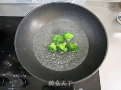 Make Circumcular shrimp vegetable salad step 2