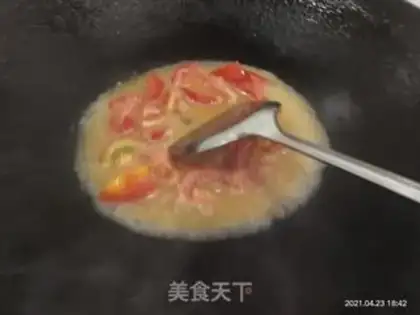 Make Tomato fried eggs step 6