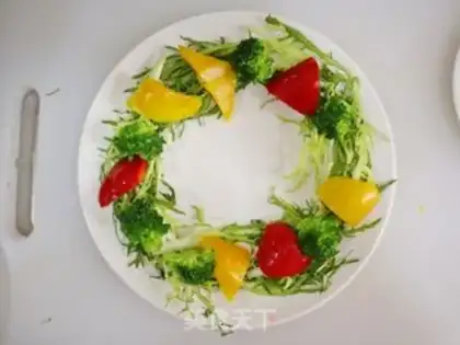 Make Circumcular shrimp vegetable salad step 6