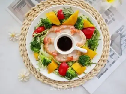 Make Circumcular shrimp vegetable salad step 11