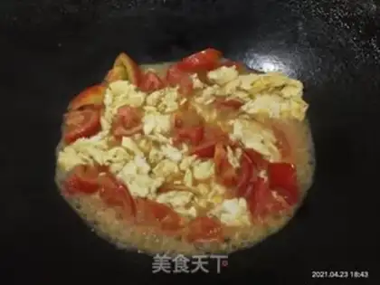Make Tomato fried eggs step 7