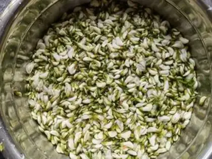 Make Little pepper garlic petals step 0