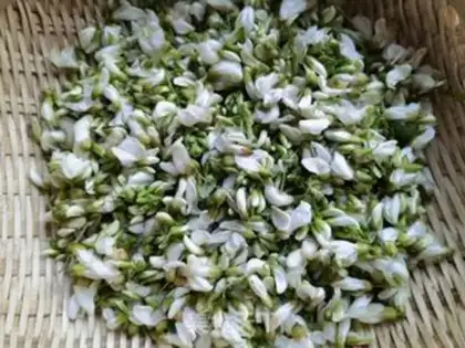 Make Little pepper garlic petals step 1