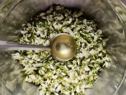 Make Little pepper garlic petals step 2