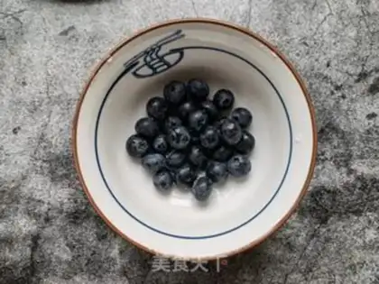 Make Blueberry mango melon yogurt cup step 3
