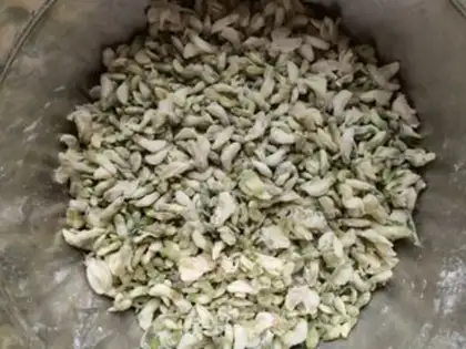 Make Little pepper garlic petals step 5