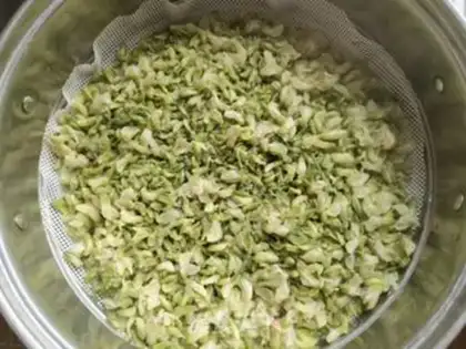 Make Little pepper garlic petals step 7