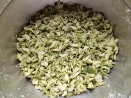 Make Little pepper garlic petals step 8