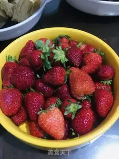 Make Strawberry sauce step 0