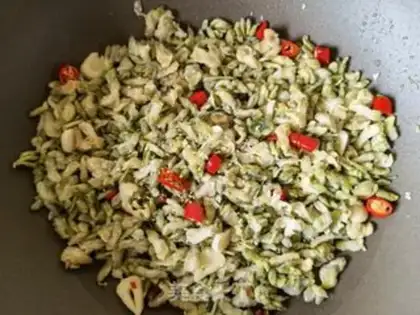 Make Little pepper garlic petals step 12