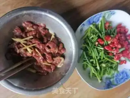 Make Garlic beef step 1