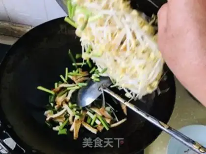 Make Soybean sprouts, fried tofu step 3