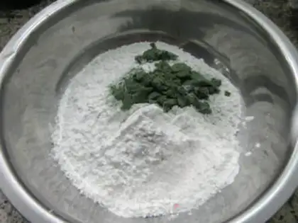 Make Red sugar, white sesame and green step 4