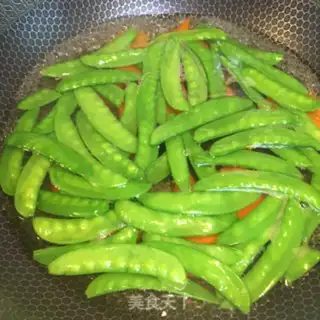 Make Bacon fried Dutch beans step 2