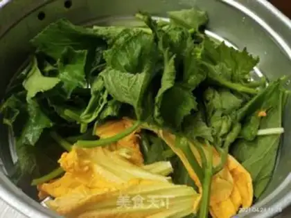 Make Pumpkin scrawny meat boiled river powder step 2