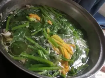 Make Pumpkin scrawny meat boiled river powder step 3