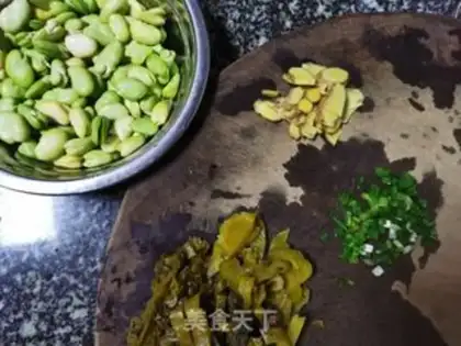 Make Sour bean petal soup step 0