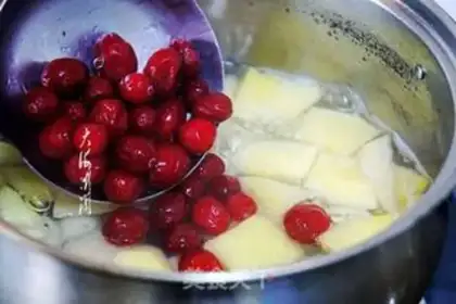 Make The cranberry pear soup step 3