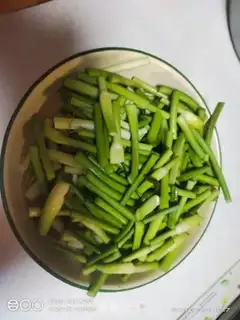 Make Five flowers and a grub step 1
