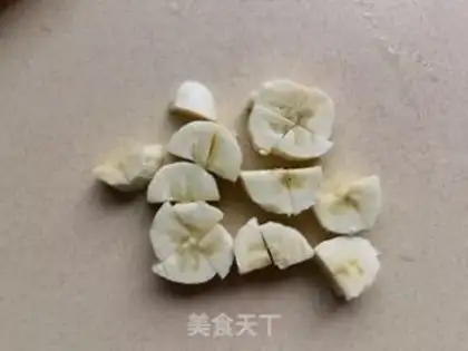 Make Pyramid bananas, yogurt shakes step 3