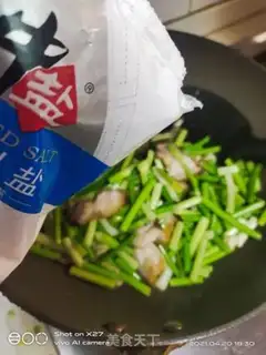 Make Five flowers and a grub step 4
