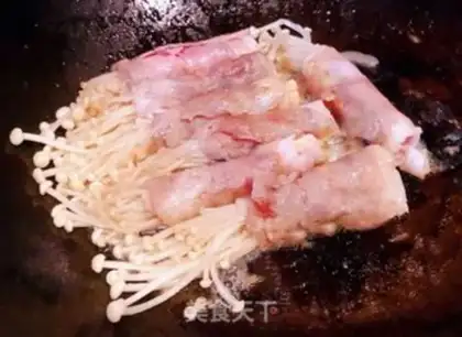 Make Fat cow, golden mushroom roll step 4