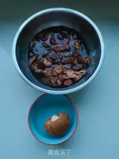 Make Twin mushroom chicken soup step 1